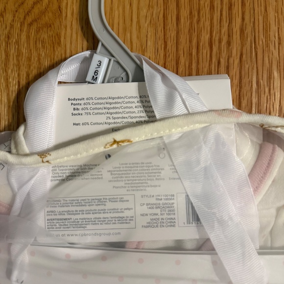 Kyle + Deena 7 Piece Baby Girl Gift Set - Picture 5 of 5